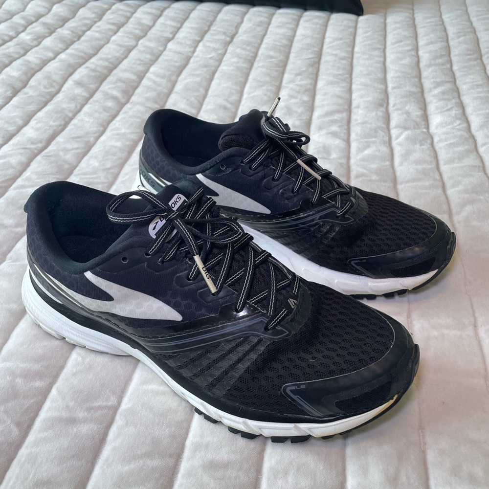 Brooks Launch 2 Black and White Athletic Shoes